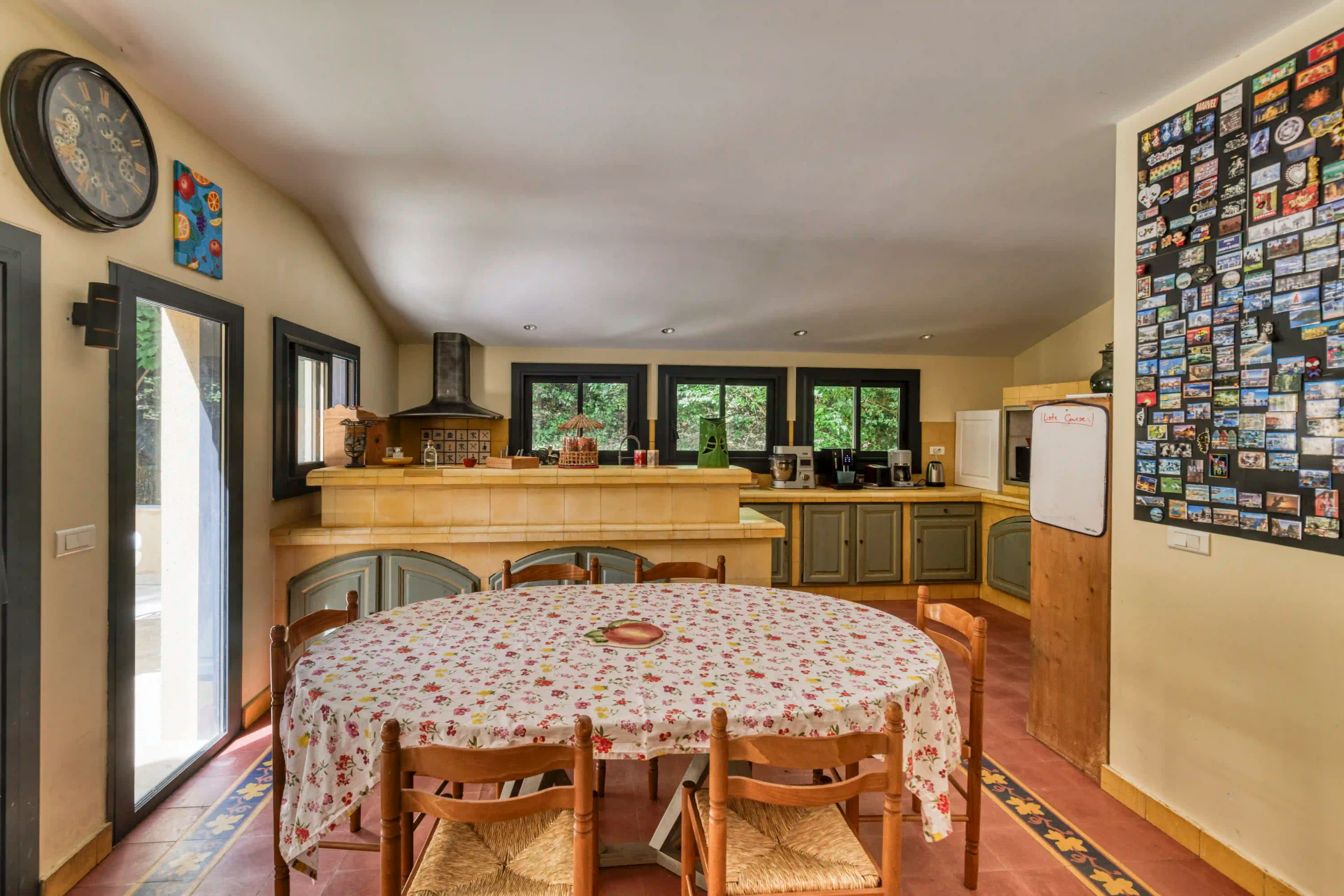 Dining room — Large table for family gatherings