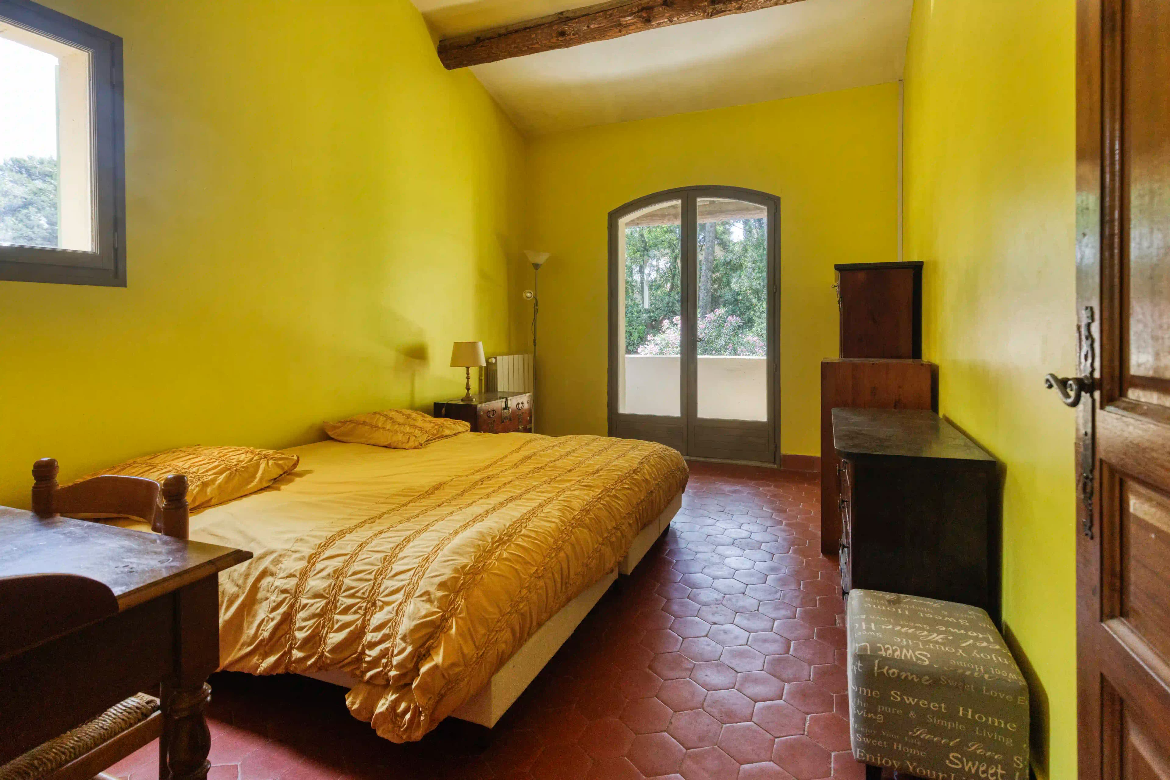 Master suite — Space and Provençal elegance