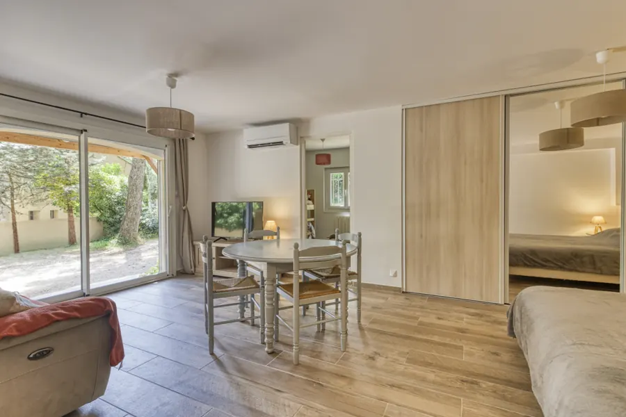 Ground-floor bedroom and sitting area
