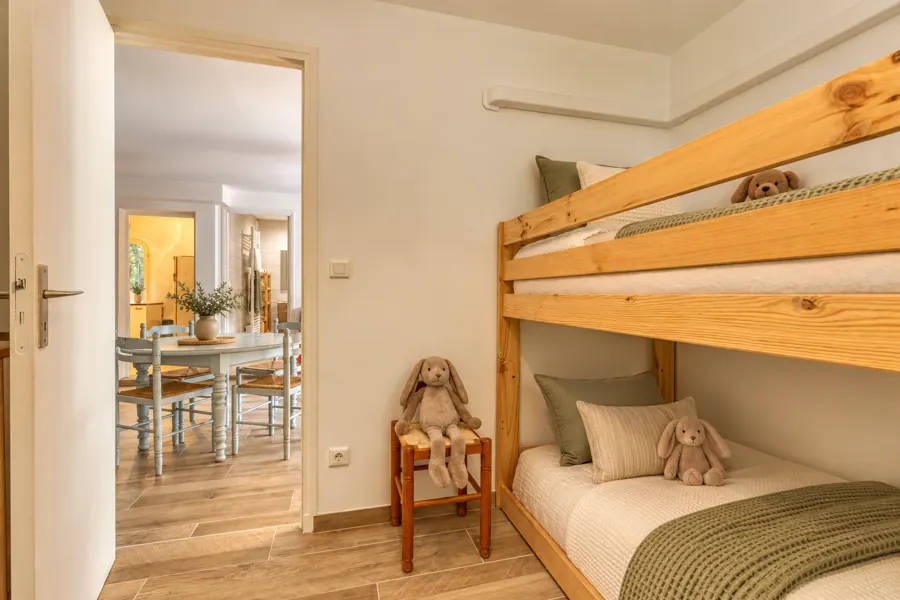 Children’s bedroom — another view