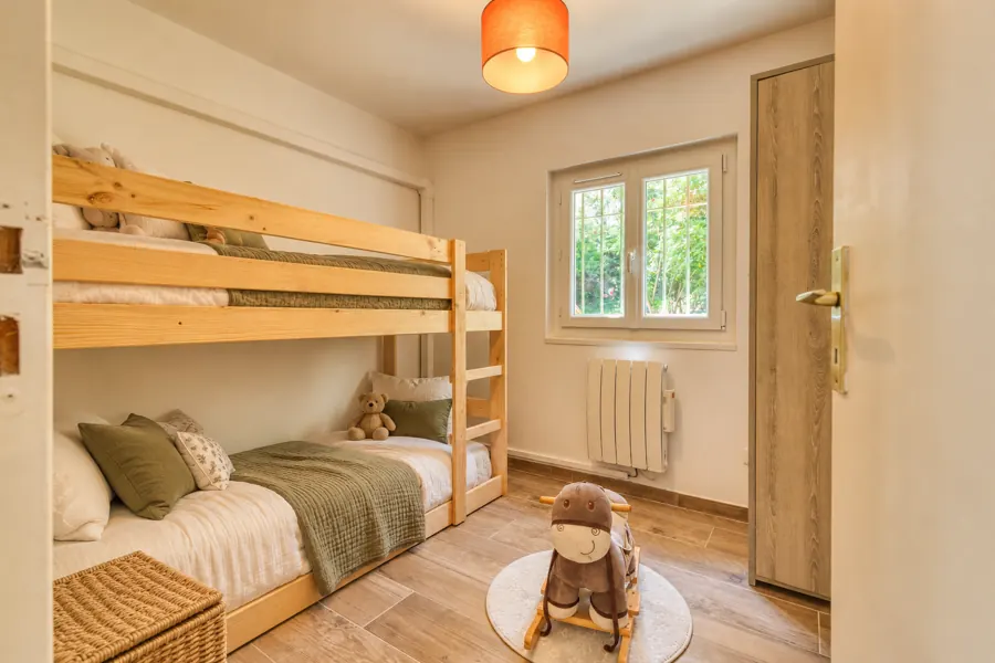 AI staging suggestion — children’s bedroom